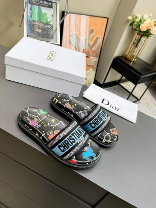 Picture of Dior Slippers _SKUDiorsz35-41GDT01292919